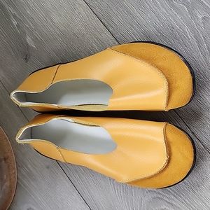 Tanish yellow size 6 1/2